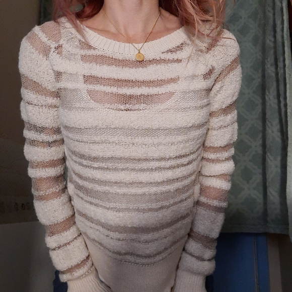 BCBG SWEATER - Picture 10 of 11
